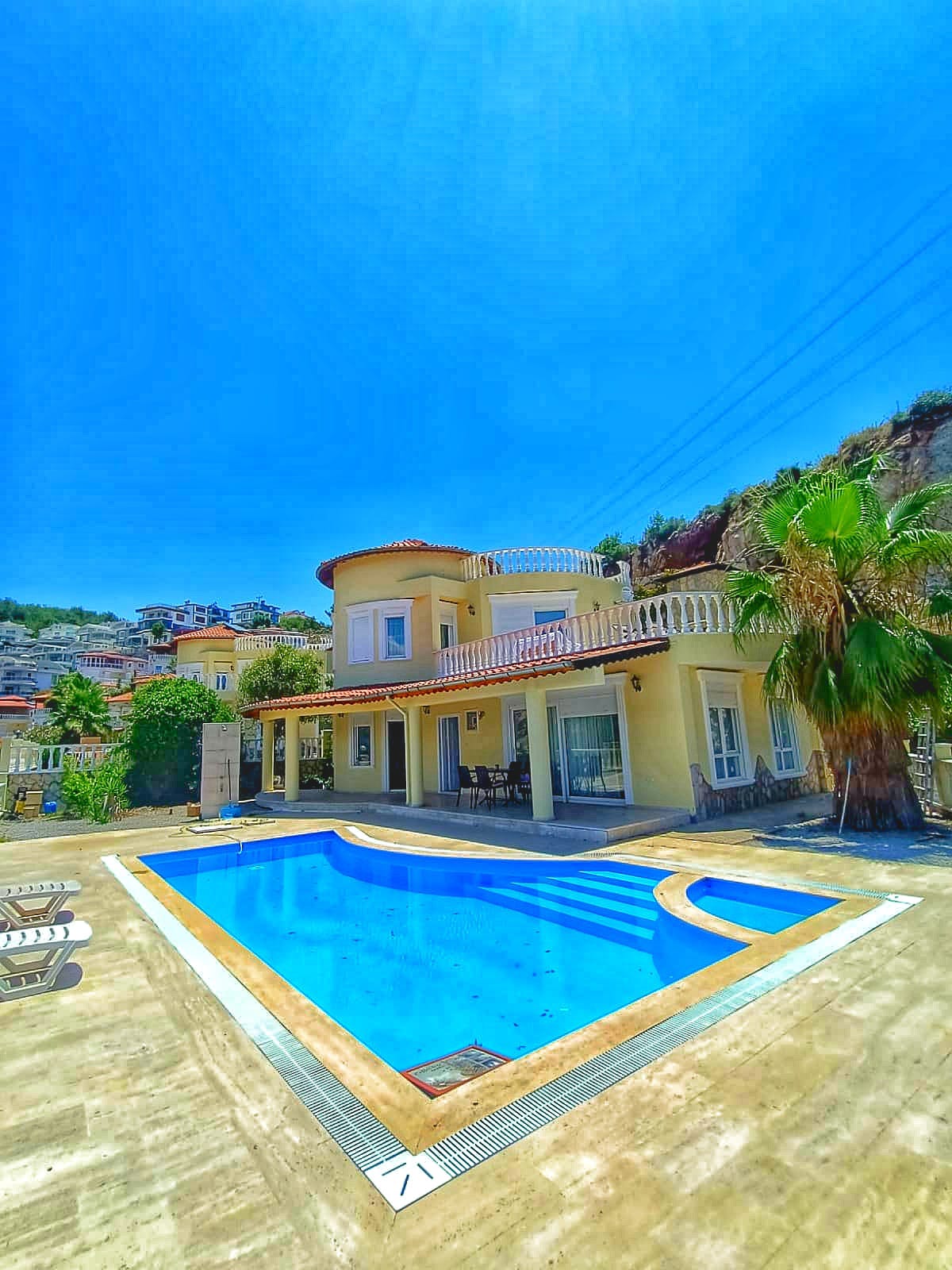 Villa 290qm in Alanya mit Meerblick, privater Pool, 3 Schlafzimmer, 2 Bäder, 2 Etagen