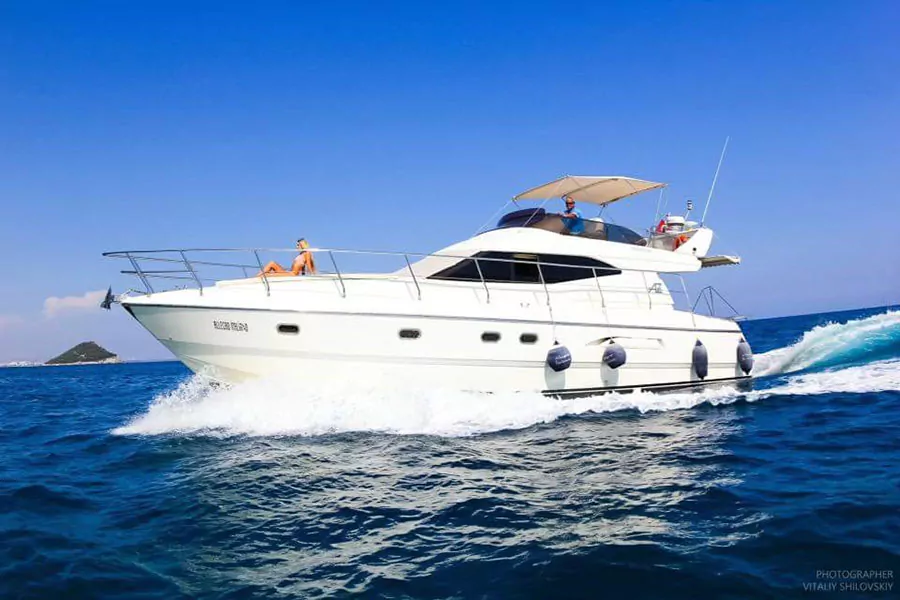 Motoryacht My Allegro Italiano | 15 m | bis zu 10 Personen | mit Kaptain