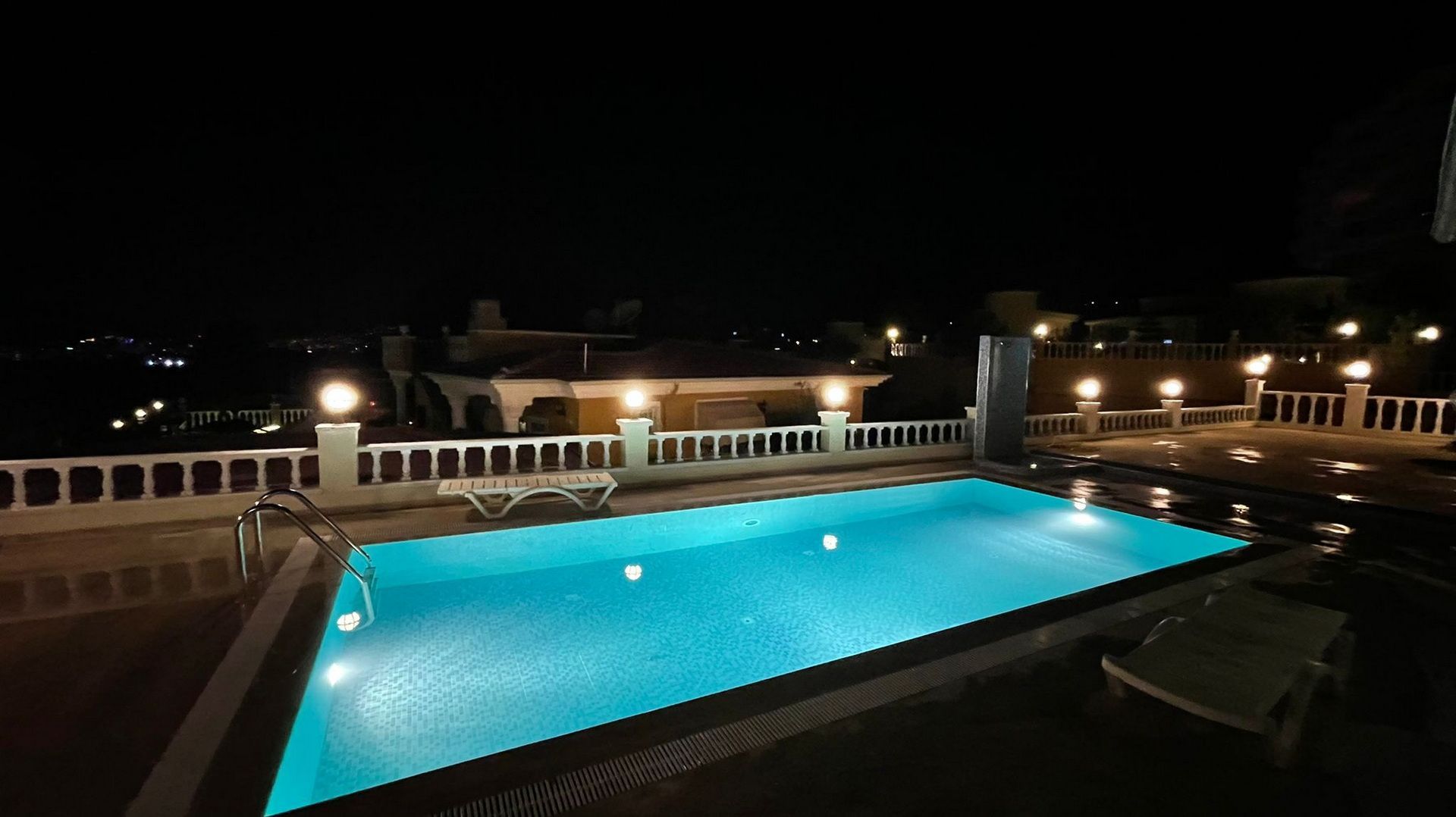 Villa 280qm in Alanya, privater Pool, 3 Schlafzimmer, 2 Bäder, Garten, 2 Etagen, 8 Personen