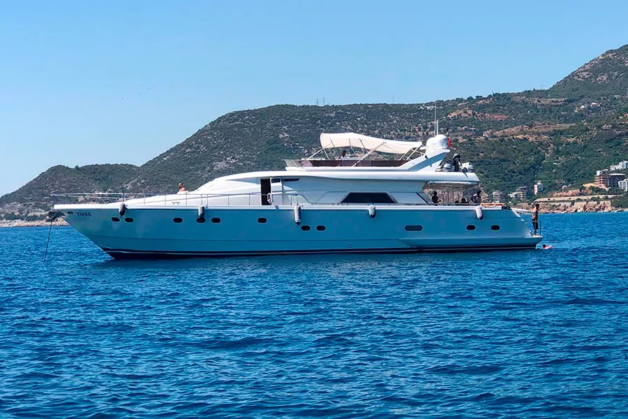 Motoryacht Emre Gülbace | 25 m | bis zu 15 Personen | mit Kaptain